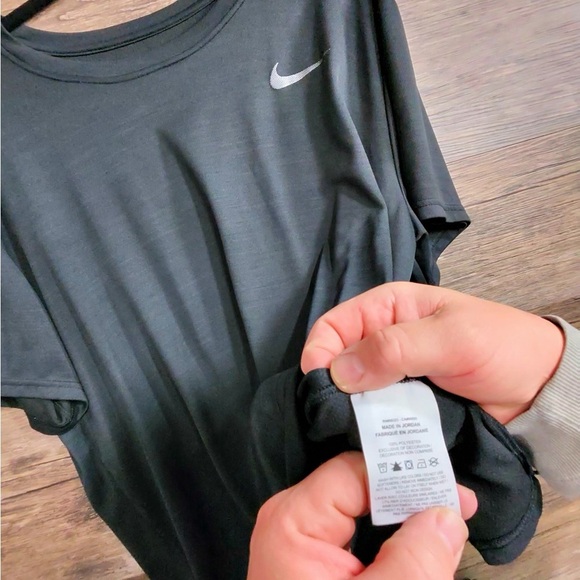 Nike Men's Black Short Sleeve Tee - Picture 5 of 9